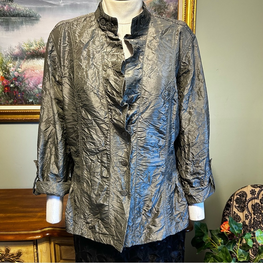 Chico’s Shimmery Olive Green Lightweight Ruffle Front Tab Sleeve Crinkle Jacket